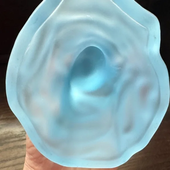 LE Smith Vintage Blue Frosted Satin Glass Bird in Flight Glass Art MCM - Picture 3 of 5